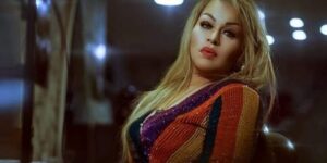 من أجل إعالة نفسها وأبنائها.. الشابة خيرة مضطرة للغناء