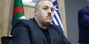 تسرب المياه يهدد سكان بناية بحي المنظر الجميل.. مواطن يطالب بتدخل المدير العام لشركة سيال