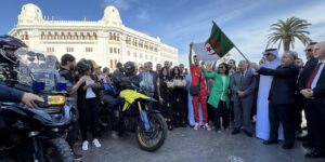 ديدوش يعطي إشارة انطلاق الرحلة الاستكشافية “مسار الهضاب” للرحالة القطري خالد الجابر