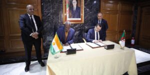 الجزائر/النيجر: التوقيع على محضر محادثات بين البلدين في مجال المحروقات