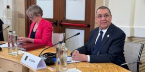 مراد يؤكد من ايطاليا: أطراف معادية تحاول إغراق الجزائر بالمهاجرين.. الجزائر تعتمد خطط عمل بأبعاد قانونية وإنسانية وعملياتية وتنموية