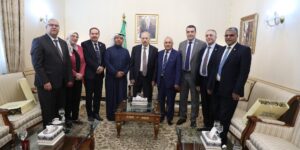 قوجيل يستقبل وفدا من أعضاء لجنة التحكيم في الطبعة الأولى من جائزة “أحرار نوفمبر” الشعرية الكبرى