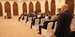 أفراد الجالية الجزائرية بسلطنة عمان يشيدون بمخرجات لقائهم مع رئيس الجمهورية