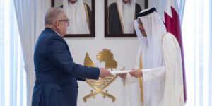 مقرمان يسلم بالدوحة رسالة خطية موجهة من رئيس الجمهورية إلى أمير دولة قطر