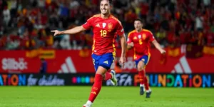 لا فوينتي بعد فوز إسبانيا الصعب على الدانمارك.. نحن نبني فريقاً جديداً بناءً على الظروف