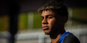 دافيد رايا يتغنى بقدرات لامين يامال