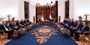 المحادثات بين رئيس الجمهورية ونظيره المصري بالقاهرة تتوسع إلى أعضاء وفدي البلدين