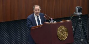 بلعابد يبرز التدابير المتخذة للتخفيف من ثقل المحفظة المدرسية