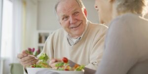 كبار السن مدعوون للانتباه لما يأكلونه أكثر