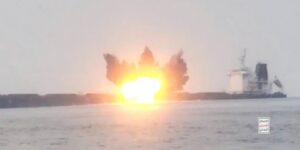 “أنصار الله” الحوثية: رغم التحايل … الحوثي يواصل استهداف سفن الاحتلال الصهيوني
