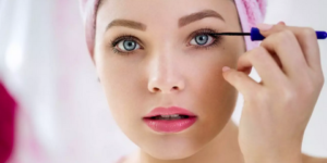 نصائح جمالية.. خطوات بسيطة لماكياج راقٍ