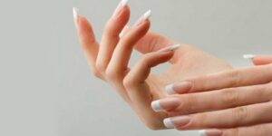 وصفات متنوعة والنتيجة واحدة.. الثوم لقوة وصحة أظافرك