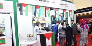 الكتب المعروضة تثير شغف وفضول القراء الجزائريين.. تجاوب واسع مع الجناح الصحراوي