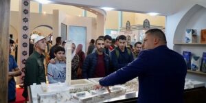 في آخر يوم من صالون الجزائر الدولي للكتاب.. جناح جامع الجزائر يثير فضول وشغف الزوار