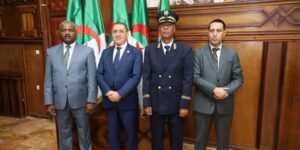 مراد يشرف على تنصيب والي عين تموشنت الجديد