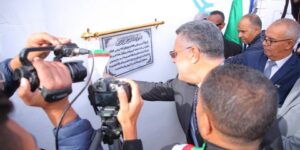 الشركة الوطنية للنقل بالسكك الحديدية.. تدشين قاعدة “الحياة” بمنطقة الحويطة بالنعامة ضد تراكم الرمال