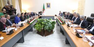 الجزائر وإيران تبحثان سبل تعزيز التعاون البرلماني والتوافق حول القضايا الإقليمية والدولية