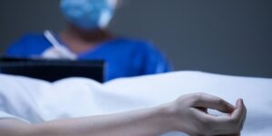 العلم والإيمان.. المخدرات انتحار