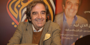 عملاق السينما الجزائرية سيد أحمد أڨومي يعود للشاشة عبر مسلسل “الأرض” في رمضان 2025