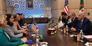 عطاف يستقبل مسؤولتين أمريكيتين