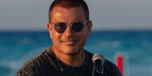 بدء محاكمة عمرو دياب في قضية الصفع