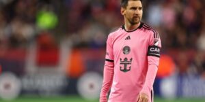 يتمنى الاختفاء والطيران… حوار بين رومانو وميسي