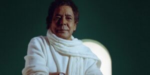 أسرته تقول إنه إجهاد فقط.. محمد منير يعاني عدة أمراض