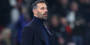 فان نيستلروي: سأنتظر قرار النادي والأهم مصلحة مان يونايتد