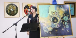 تدعو المتلقي إلى التأمل في النصوص القرآنية.. روحانيات نوال بلال في 60 لوحة