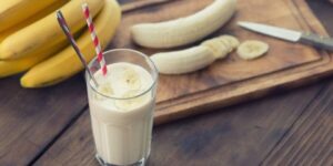 الحليب بالموز.. ما مدى تأثيره على الصحة؟