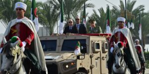 رئيس الجمهورية يشرف على الاستعراض العسكري بمناسبة الذكرى ال70لاندلاع الثورة التحريرية