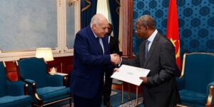 عطاف يسلّم الرئيس الأنغولي رسالة خطية من رئيس الجمهورية عبد المجيد تبون