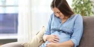 دراسة علمية تكشف.. الإنجاب في سن صغيرة يقي من سرطان الثدي