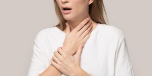 البحة في الصوت.. قد تنبئ بمشكلة صحية