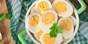 دراسة حديثة تكشف.. تناول البيض يوميا قد يفيد الدماغ