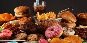 علماء يكشفون.. بعض الأطعمة تُقصر العمر