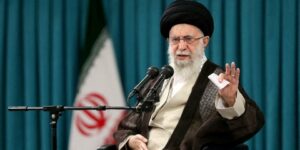 السيد خامنئي: الشعب الإيراني سيسحق كل من يقبل أن يصبح مرتزقة للولايات المتحدة