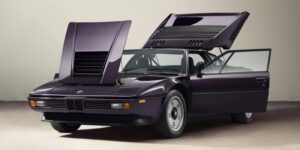 السيارة الخارقة تعود بجاذبية معاصرة.. بي إم دبليو M1 بتقنية “تكينو فيولا”