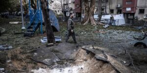 جرحى بعد سقوط صاروخ يمني وسط “تل أبيب”