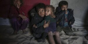 الأونروا: أطفال غزة يتجمدون حتى الموت بسبب البرد ونقص المأوى