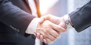 الْأَخِلَّاءُ يَوْمَئِذٍ بَعْضُهُمْ لِبَعْضٍ عَدُوّ