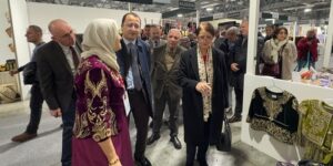 المعرض الدولي للصناعة التقليدية بإيطاليا.. مداحي تزور أجنحة الحرفيين الجزائريين