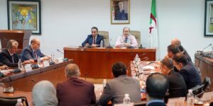 غريب يشدد على ضرورة تنويع مصادر التموين بالمواد الأولية لتفادي انقطاع المخزونات وتذبذب الإنتاج