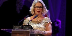 رئيسة مؤسسة عبد الكريم دالي، وهيبة دالي توضح لـ “الموعد اليومي”: جائزة عبد الكريم دالي هي الوحيدة التي تمنحها المؤسسة للفائز بالمرتبة الأولى أما الفائزين بالمرتبتين الثانية والثالثة فهو مجرد ترتيب