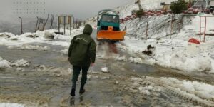 أحوال جوية: عدة طرق مقطوعة بولايتي البويرة و تيزي وزو بسبب تراكم الثلوج