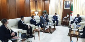 عرقاب يستقبل المدير العام لشركة “سينوبك” الصينية العالمية للاستثمار الطاقوي