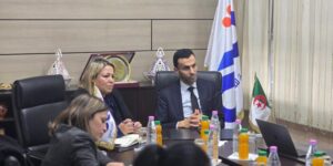 وزير اقتصاد المعرفة يجري زيارة تفقدية إلى الوكالة الوطنية لتسيير القرض المصغ