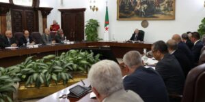 الرئيس تبون يسدي توجيهات صارمة للتكفل السريع بانشغالات المصدرين