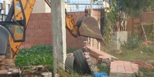 هدم جدار وسياج إحاطة غرضهما الاستيلاء على مستثمرة فلاحية بالحمامات