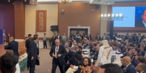 انسحاب الوفد الجزائري من قمة الشراكة بالهند فور دخول وزير الاقتصاد الصهيوني